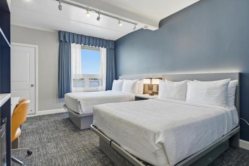 a hotel room with two beds and a window at Picton Harbour Inn in Picton
