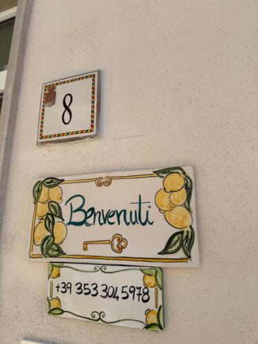 a sign on the side of a building at La Dimora Imperiale in Rocca Imperiale