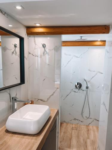 a bathroom with a sink and a shower at il Centro in Ios Chora