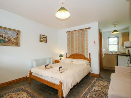 a bedroom with a bed and a couch at Apartment 4 in North Lydbury