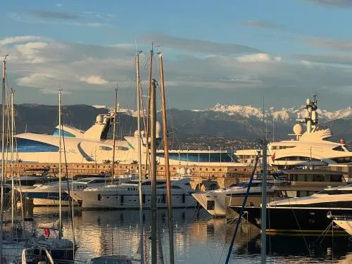 Fort Carré & Yachts View 2Bed Apartment in Old Antibes photo 1