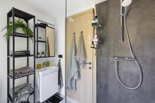 a bathroom with a shower and a sink at Kasispea Meremaja in Kasispea