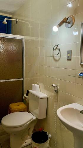a bathroom with a toilet and a sink at Casa Marina in Beberibe