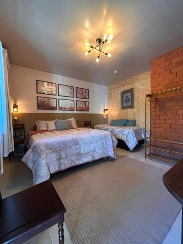 a bedroom with two beds and a ceiling fan at Nonna Paulina in Timbó
