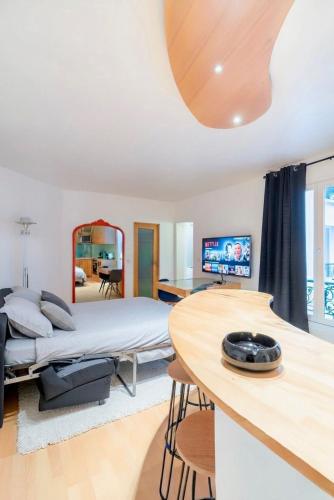 Elegant 2BR - Sleeps 7 - Walk to Arc de Triomphe