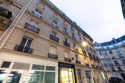 Elegant 2BR - Sleeps 7 - Walk to Arc de Triomphe