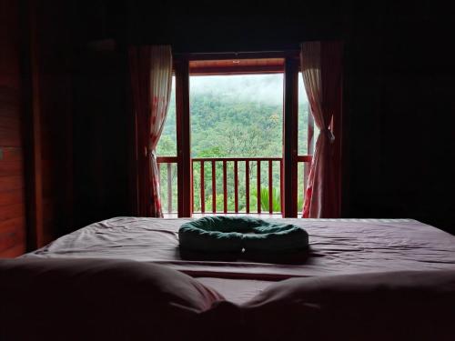 a room with a bed and a window with a view at Wishparing fall villa laxapane in Kiriwan Eliya