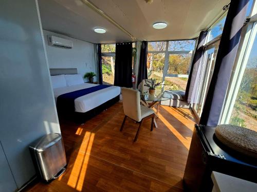 a bedroom with a bed and a table in a room at Abitare Mezcala 1 in Isla de Mezcala