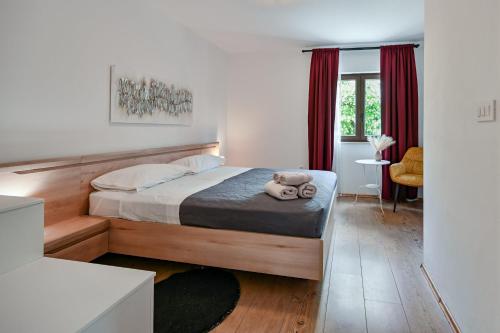 a bedroom with a bed with a teddy bear on it at Villa Ferlini in Ferlini