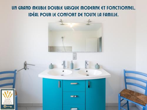 a bathroom with a sink and a mirror at Les Alizés in Plouhinec