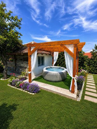 a pergola with a pool in a yard at Smestaj Durungara Jović in Petrovac na Mlavi