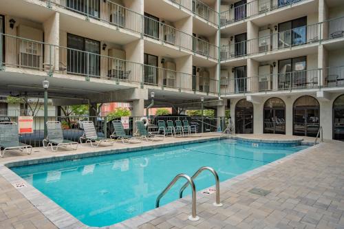 a large swimming pool in front of a building at Oak Square Rentals in Gatlinburg