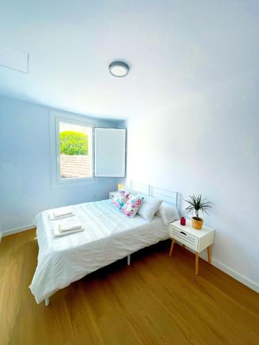 a bedroom with a large bed and a window at Casa Cachú in Baiona