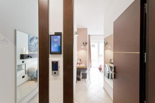 a room with a door with a television and a kitchen at Bella Pescara B&B in Pescara
