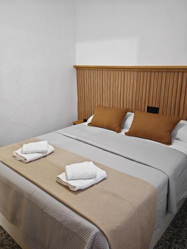two beds in a room with towels on them at Casa Chorreón in Letur