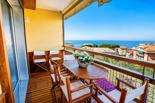 a balcony with a table and chairs and the ocean at Maison Panorama - Portofino View in Lavagna