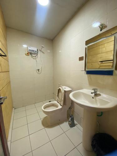a bathroom with a toilet and a sink at Guest house in Hārer