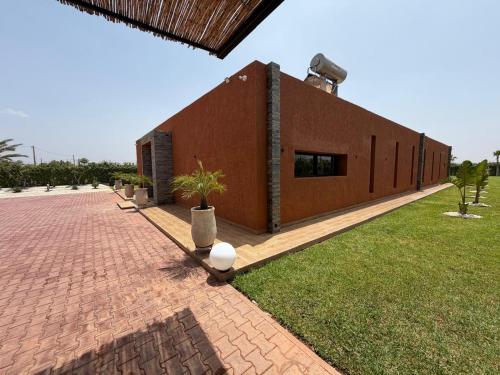 a brick building with plants on the side of it at Villa 74 Serenety in Heddad
