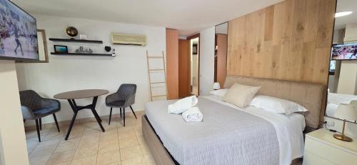 a bedroom with a bed and a table and chairs at Suite 58 rooms in Giulianova