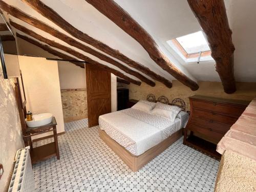 a bedroom with a bed and a sink in it at La Casa Los Patios in Mahora