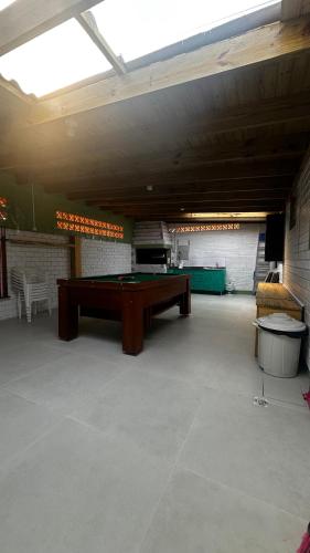 a large room with a pool table in it at Canto dos pássaros in Tramandaí