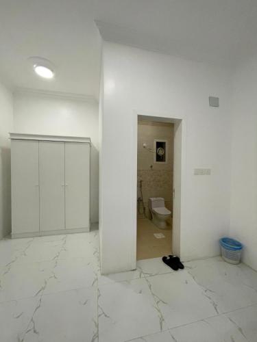 a white room with a bathroom with a toilet at شقق سكنية مريحة in Tanomah