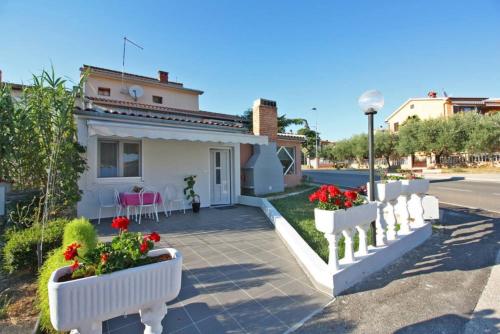Apartments with parking space Peroj, Fazana - 27711