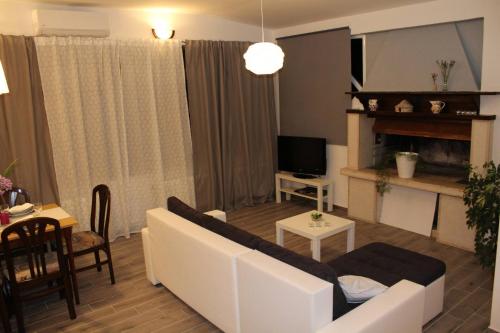 Apartments with parking space Peroj, Fazana - 27711