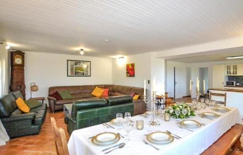 a living room with a table and a couch at Imprenable Villa Piscine in Taulis