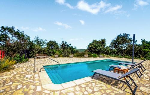 a swimming pool with a table and a bench next to it at Authentique Villa Piscine in Taulis