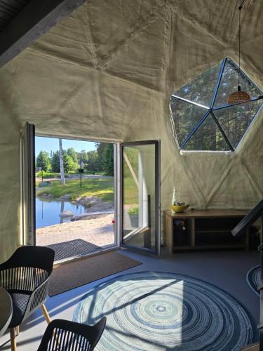a room with a tent with a large window at Mullimaja in Treimani