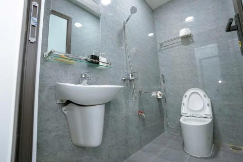 a bathroom with a sink and a toilet at Mường Thanh Garden Stay in Dien Bien Phu