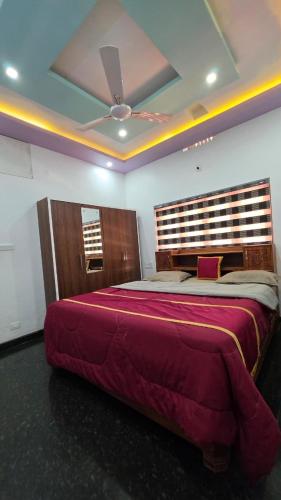 a bedroom with a large bed with a ceiling at Coffeehut Pool Villa in Pinangode