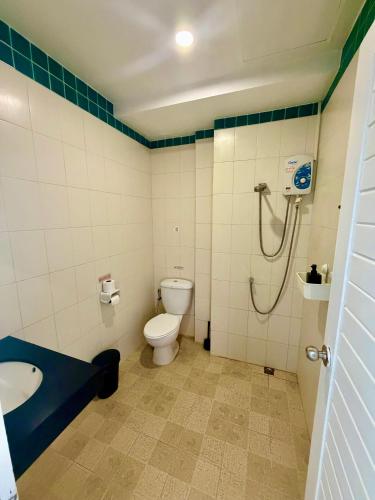 a bathroom with a toilet and a sink and a shower at Drift Inn Kata Beach, Guest House in Kata Beach