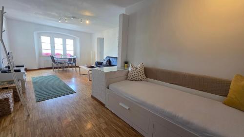 a living room with a couch and a dining room at Ferien auf dem Weingut in Ligerz