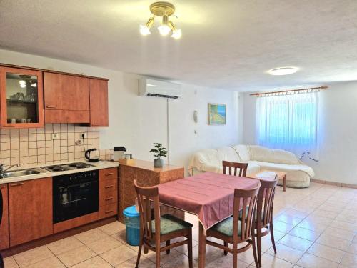 Apartments Kalsan