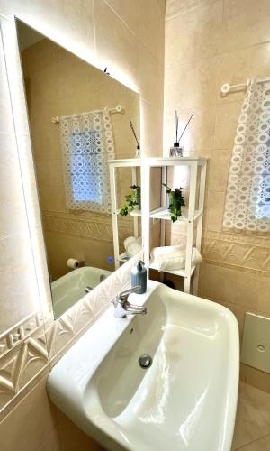 5 min from Metro Station - Liberty Suite in Vomero