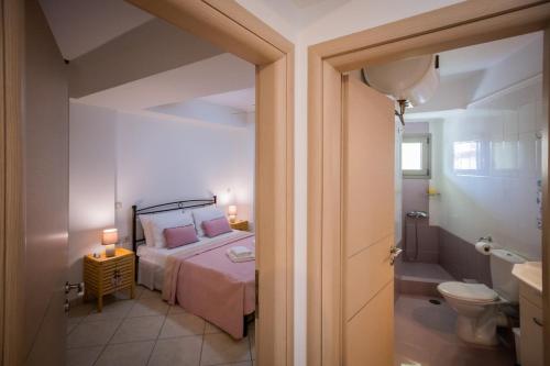 fotis new built apartment at the centre of town