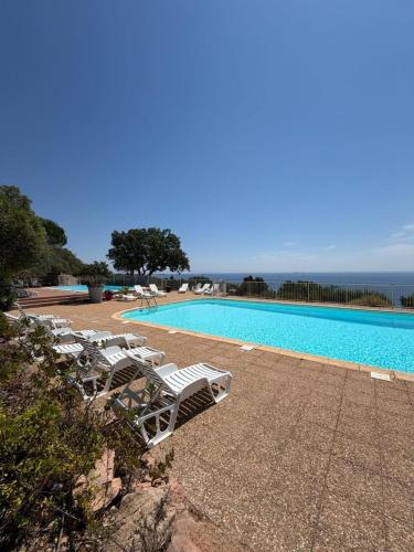 Logement A Nepita splendide vue mer avec piscine