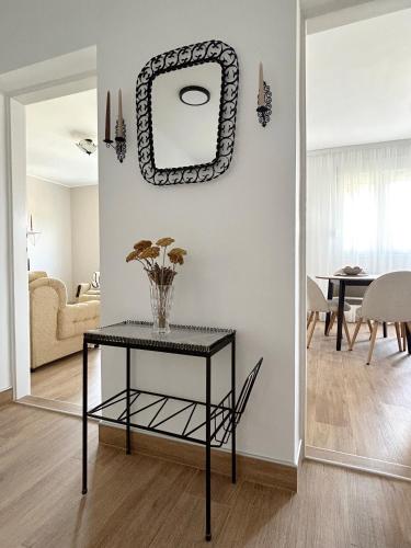 a living room with a table and a mirror at Dunavska panorama in Golubac