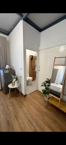 a room with a bathroom with a toilet and a mirror at Malina Guesthouse in Ko Phangan