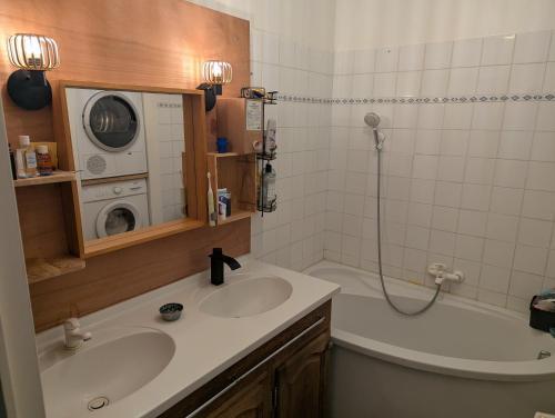 3-Bedroom Family Apartment with Terrace Lyon Gerland