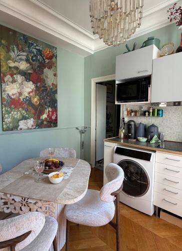 Stylish and private setting Rue des Martyrs, Paris 9th arrondissement