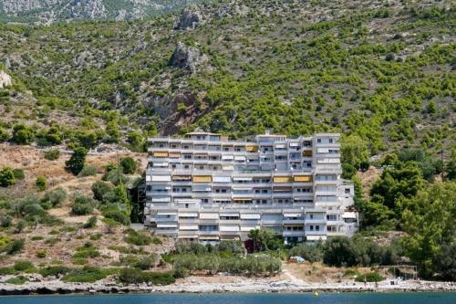 Atlas on the water - Loutraki