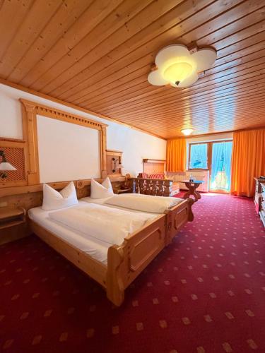 a bedroom with a large bed in a room at Hotel Bergheimat in Schönau am Königssee