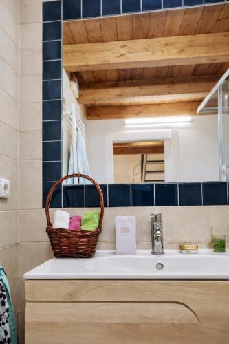 a bathroom with a basket on a sink at La Era de Lardiés in Lardiés