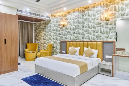 a hotel room with a bed and a desk at Hotel Saathviik99 in Tehri-Garhwāl
