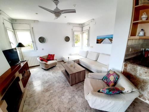House with Swimming pool Beach Stunning Sea View
