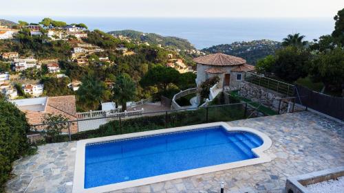 House with Swimming pool Beach Stunning Sea View