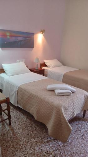 Ένα ή περισσότερα κρεβάτια σε δωμάτιο στο Hotel Ion